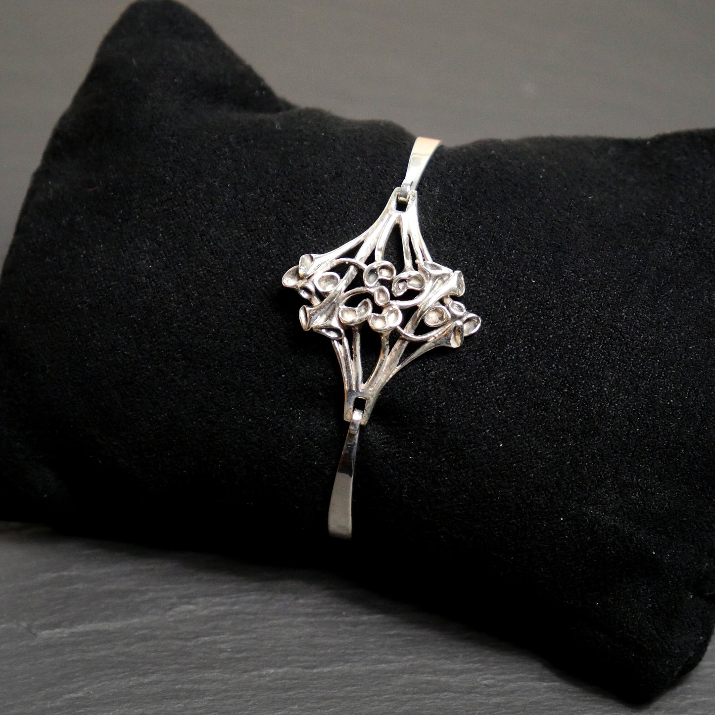 Hannu Ikonen's Iconic Silver Reindeer Moss Bracelet, Modernist Finland Nordic Design (B045)