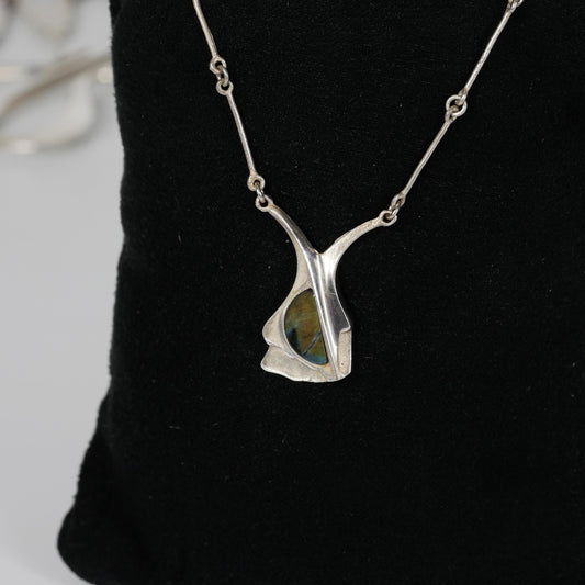 Vintage Modernist Pendant Necklace by Kulta ja Hopeateos Oy, Finland. Sterling Silver 925 set with Spectrolite (B079)
